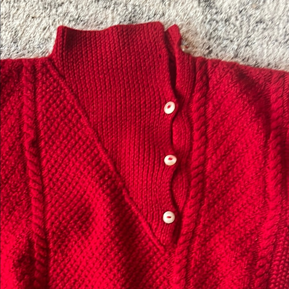 MADE IN URUGUAY Ladies medium Red Turtleneck Sweater 100% virgin wool hand knit